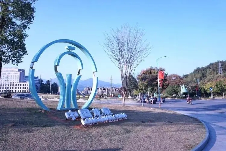 我國哪座城市以劍瓷之都聞名