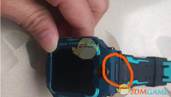《小天才電話手表》充電操作方法